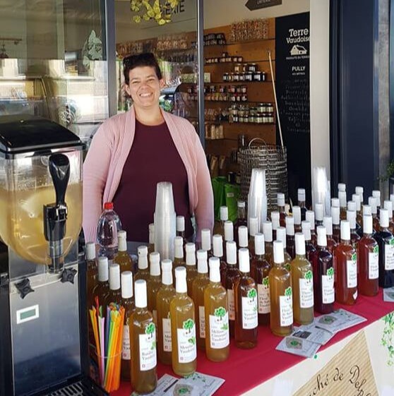 MARCHÉ DE DELPHINE